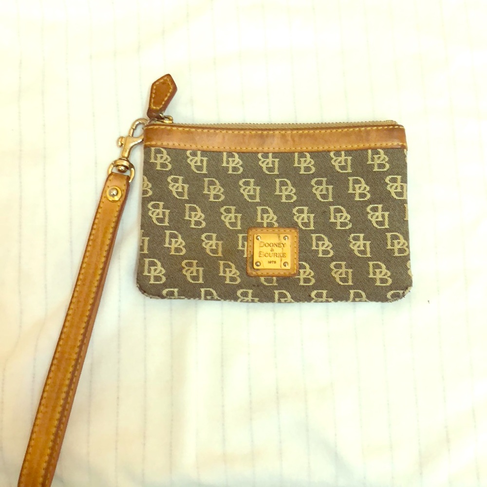 🤩🤩🤩🤩🤩 Dooney&Bourke wristlet